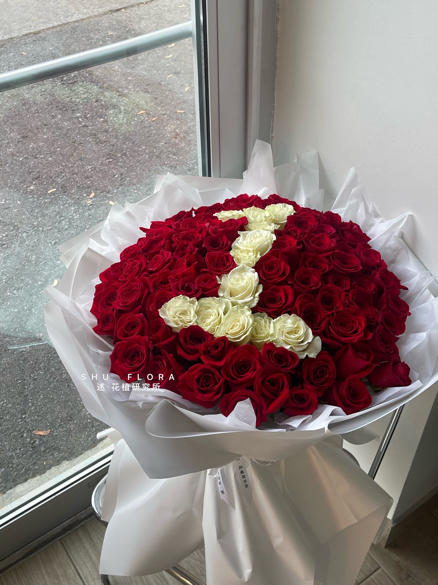 Rose Hug With Number