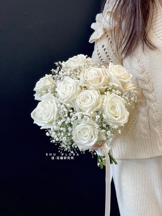 Classic white bridal bouquet