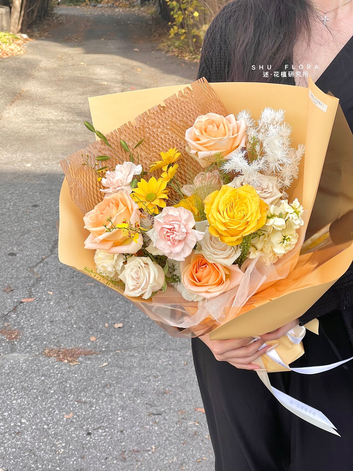 SHU'S Signature Summer Mixed Bouquet