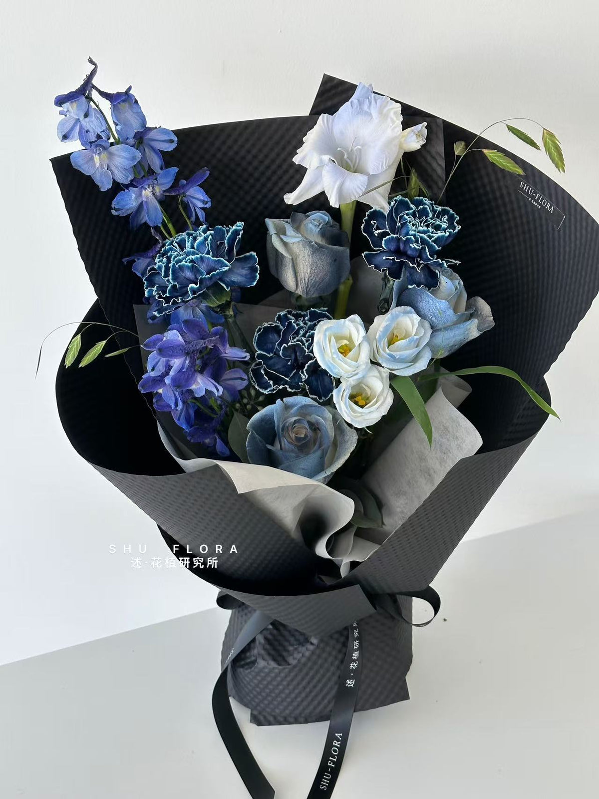 Midnight Blue – Premium Dyed Bouquet