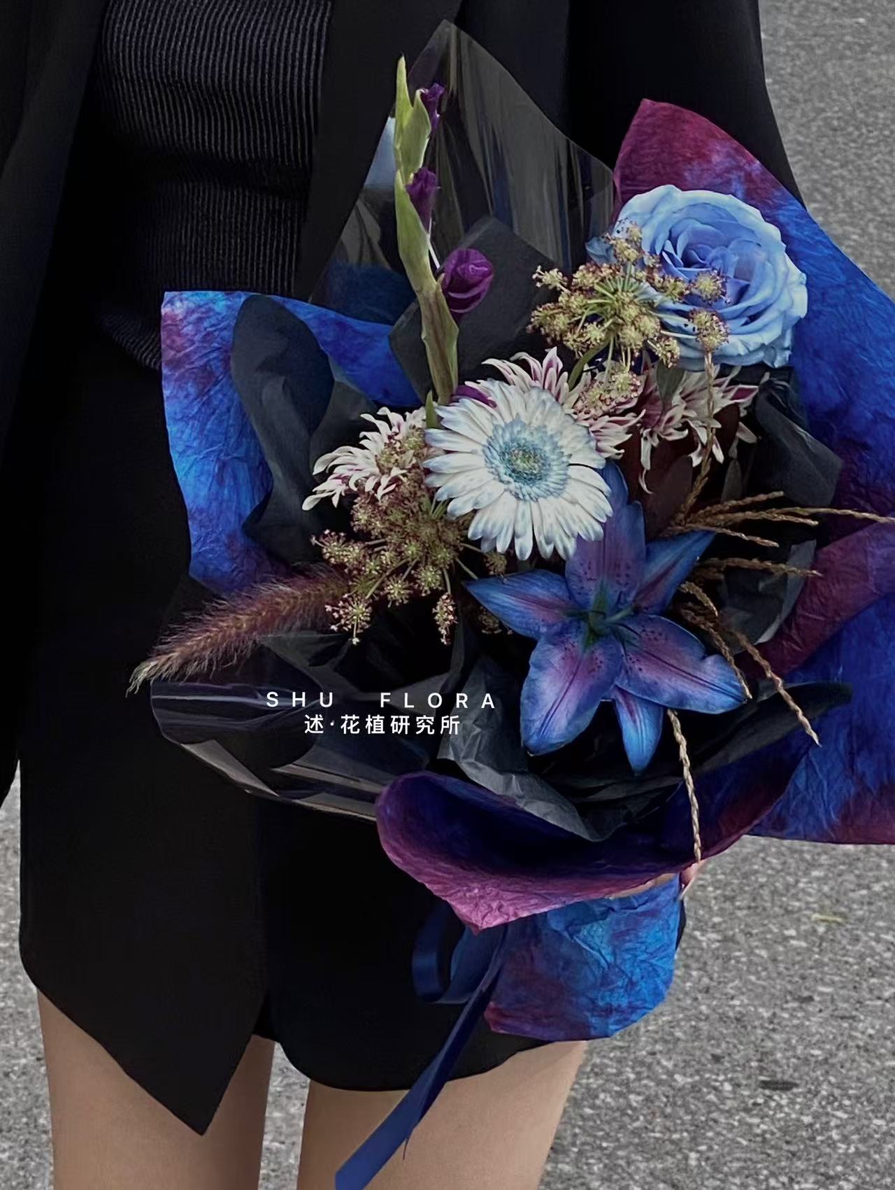 Midnight Blue – Premium Dyed Bouquet