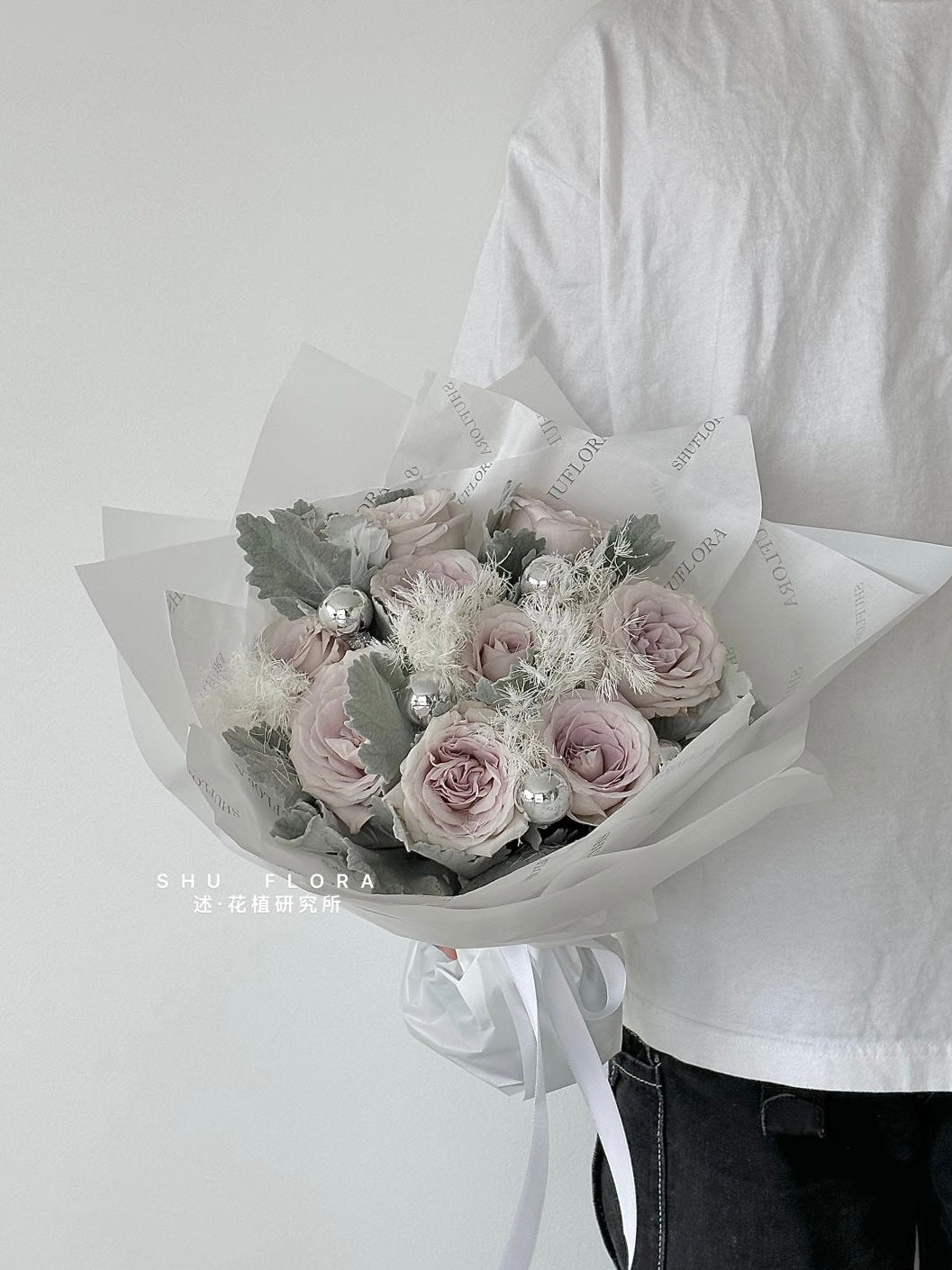 Pale Mauve Roses Christmas Bouquet