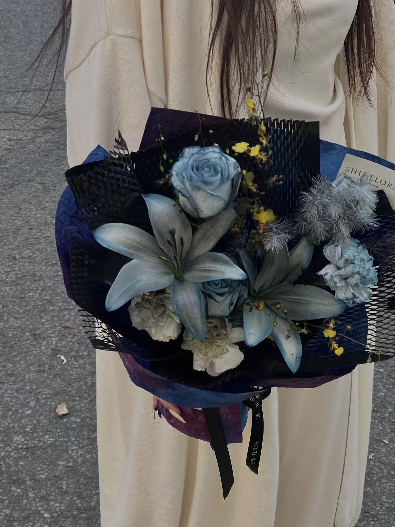Midnight Blue – Premium Dyed Bouquet